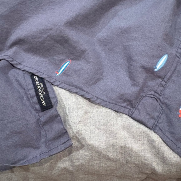 American Eagle Men's seriously soft Button-Up Short-Sleeve Surfboard Shirt - Picture 6 of 10